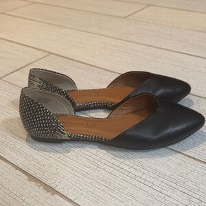 NWOT BC Born in California Black and White Women's Flats - size 9